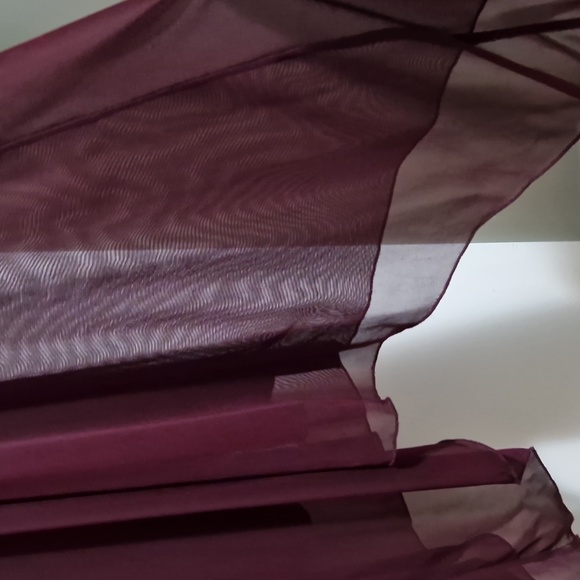 Burgundy halter dress - Picture 7 of 8